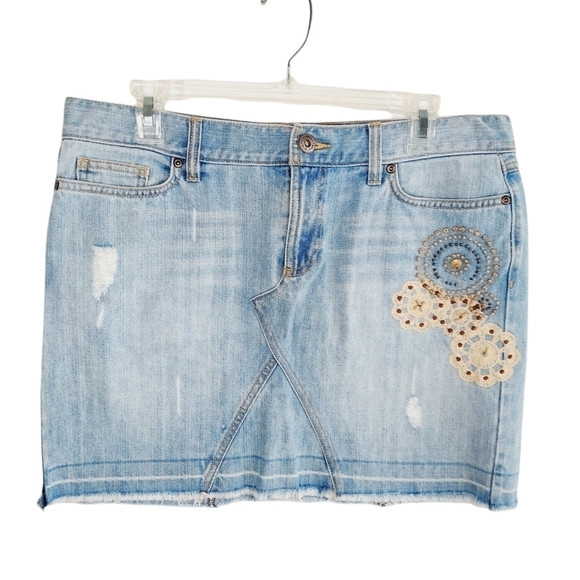 Old Navy Jean Skirt Sz 10 Distressed Embroidered 100% Cotton Light Wash  Raw Hem - Picture 5 of 9
